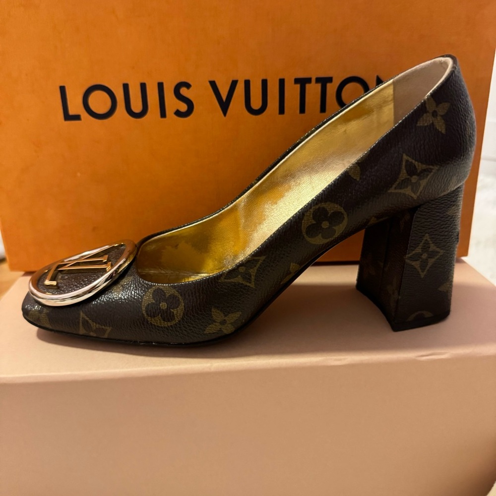 Louis Vuitton Madeleine Pump